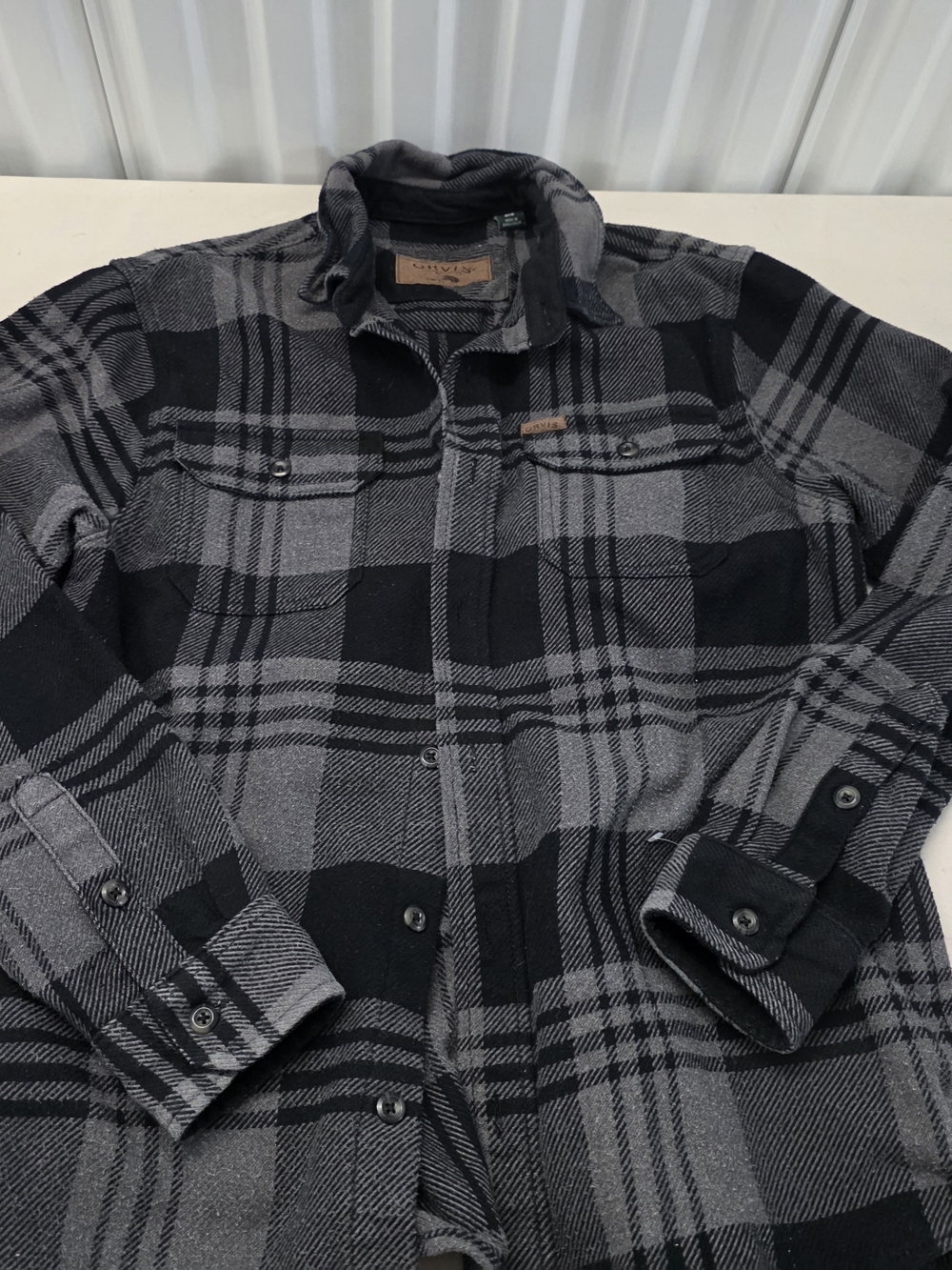 Orvis Flannel Shirt Jacket Men’s Medium Gray Black Plaid Heavyweight Outdoor